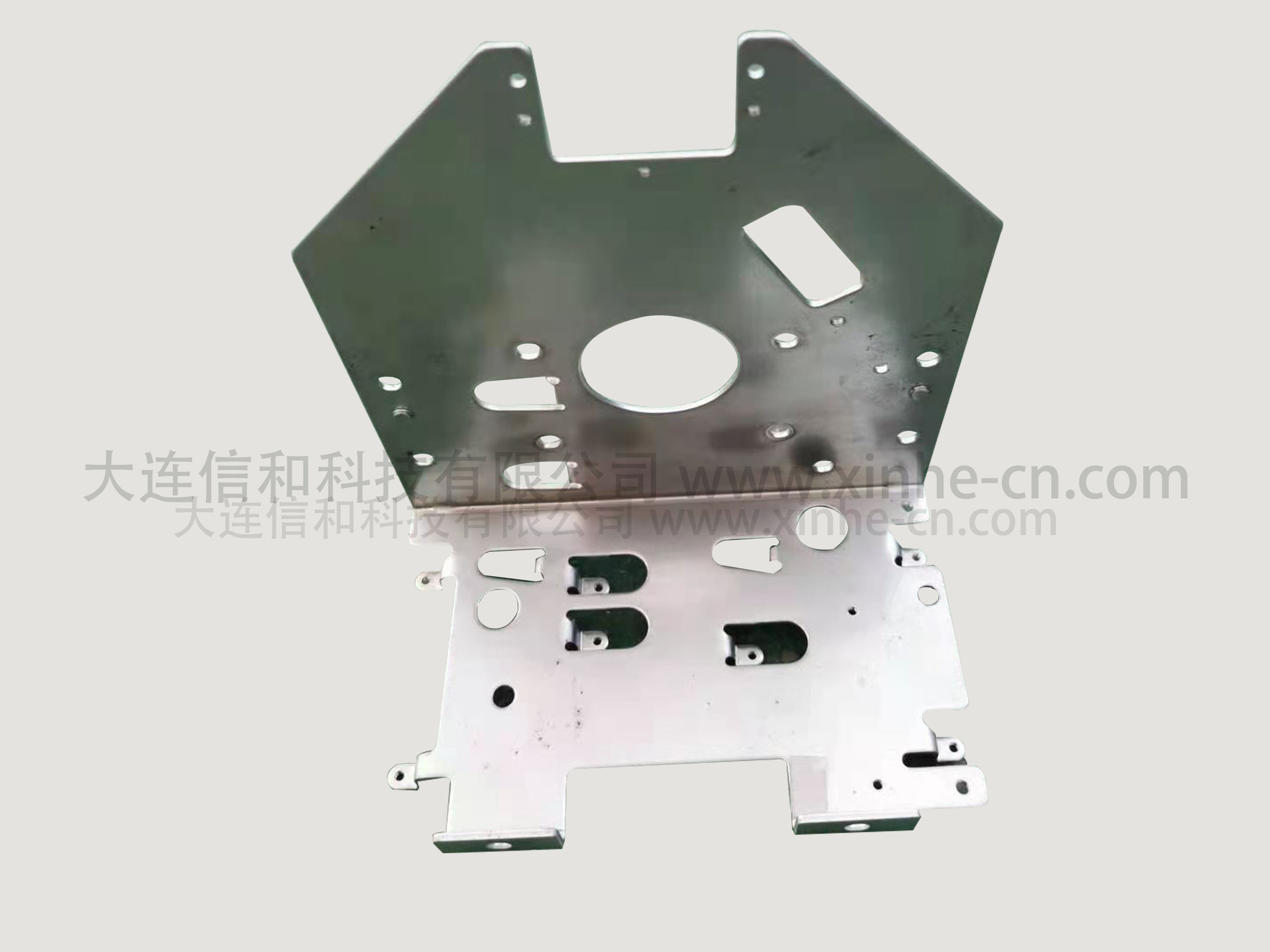 板金部品　SPCC+ユニクロ